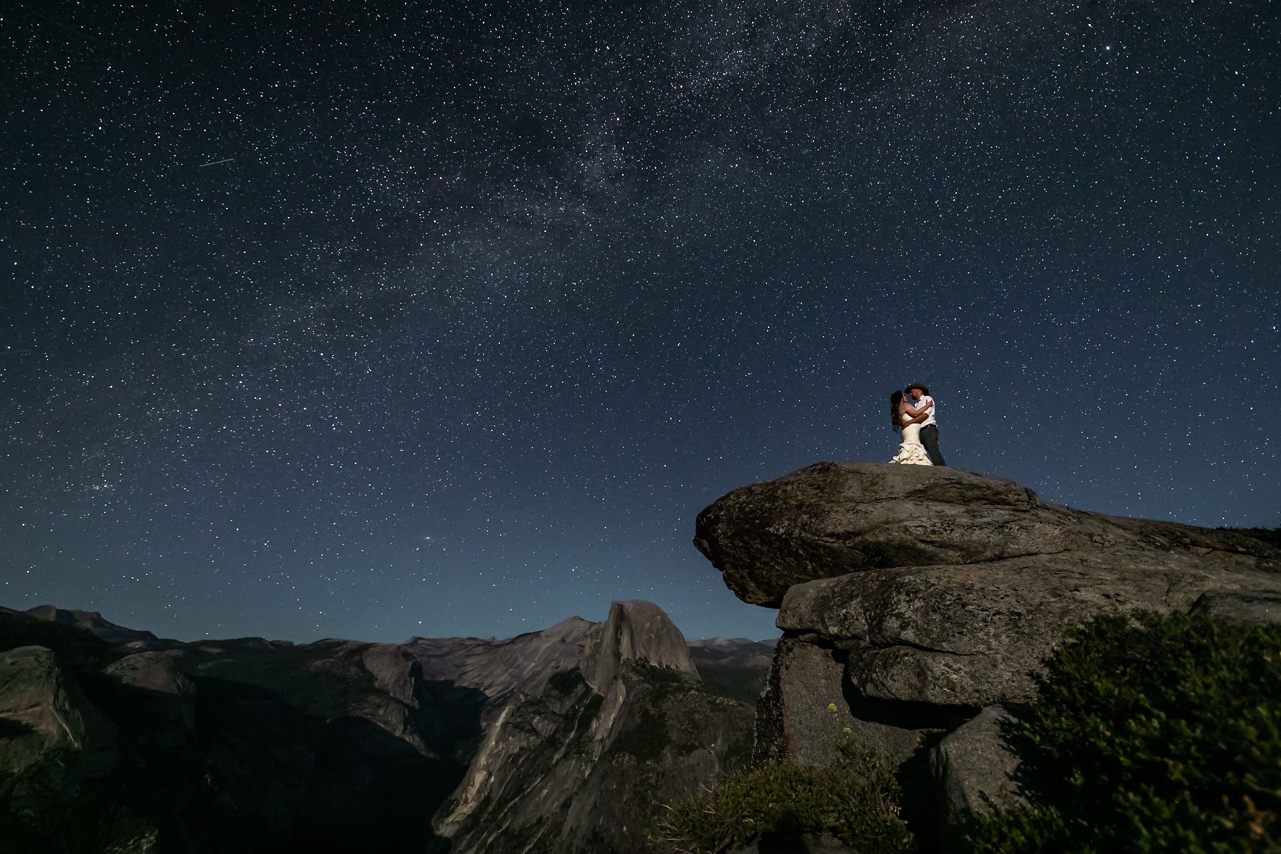 Couple gets wedding photography in Yosemite at Glacier Point under the stars.