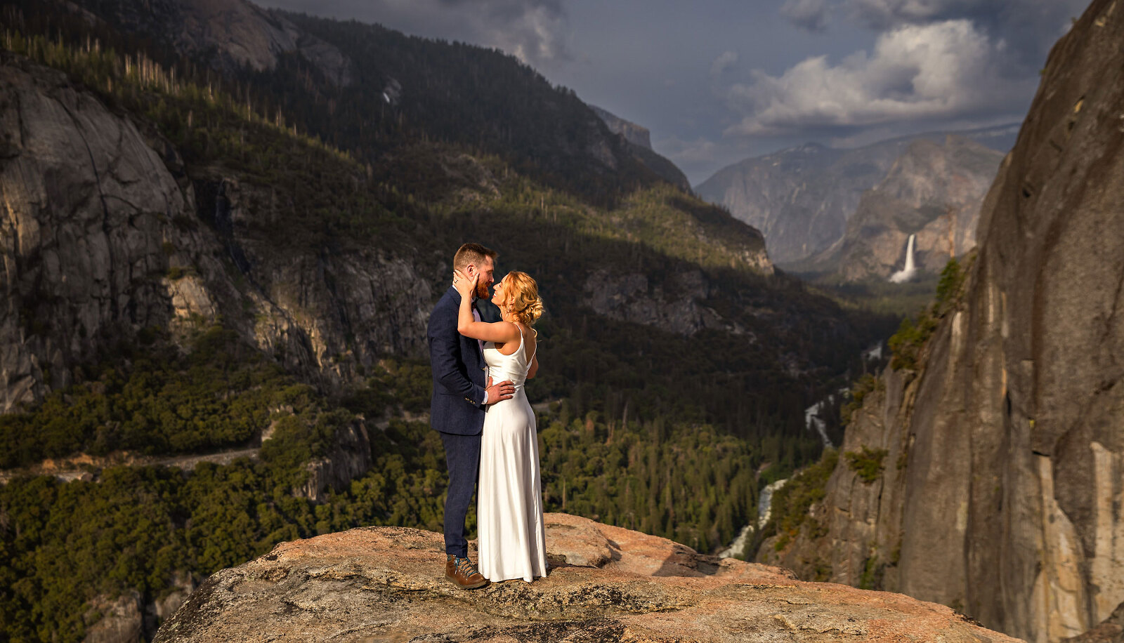 wedding couple romantic portraits